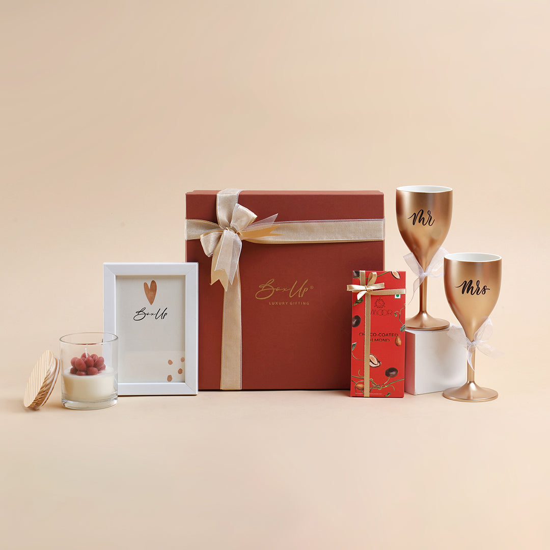 Gift Set Of Wooden Gift Box With Greeting Card And Couple Showpiece And  Glass Cube Showpiece Up to 39% Off