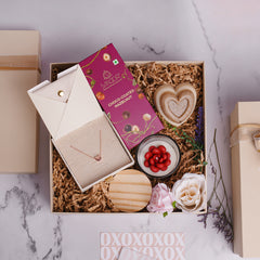 Buy Aesthetic Delight Gift Box Online – BoxUp Luxury Gifting